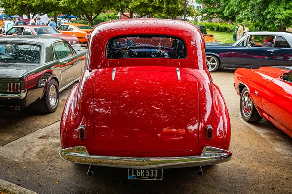 Des Moines Lipca 2022 Widok Tyłu Samochodu 1940 Roku Oldsmobile — Zdjęcie stockowe