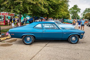 Des Moines, IA - 01 Temmuz 2022: 1970 Chevrolet Nova SS Hardtop Coupe 'nin yüksek perspektifli yan görüntüsü.