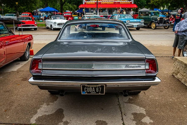 Des Moines July 2022 High Perspective Back View 1967 Plymouth — 스톡 사진