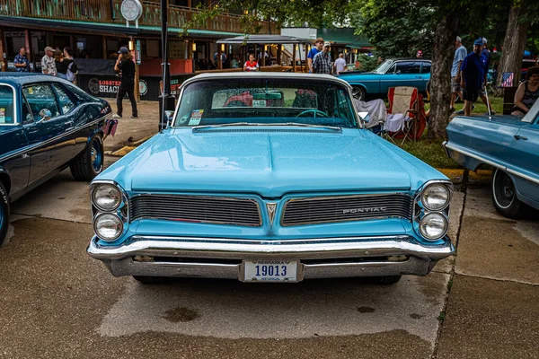 Des Moines Temmuz 2022 Yerel Bir Otomobil Fuarında 1963 Pontiac — Stok fotoğraf