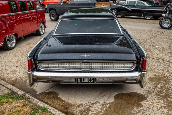 Des Moines July 2022 High Perspective Back View 1963 Lincoln — 스톡 사진
