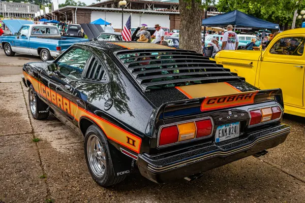 戴莫因斯 2022年7月1日 一辆1978年福特野马眼镜蛇Ii Ford Mustang Cobra 在当地车展上的高透视后弯视图 — 图库照片