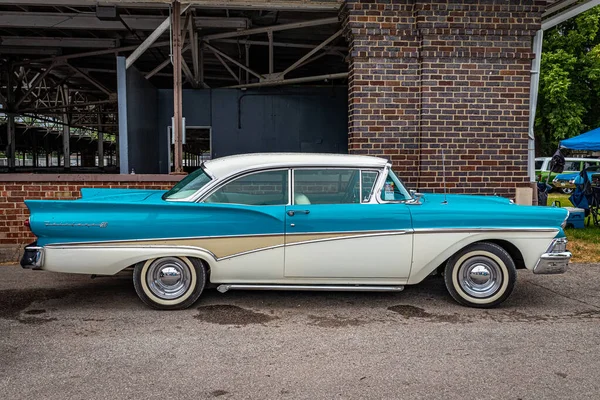 Des Moines July 2022 High View Side View 1958 Ford — 스톡 사진