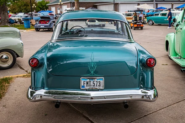 Des Moines Temmuz 2022 1952 Ford Gümrük Hattı Kapı Sedan — Stok fotoğraf