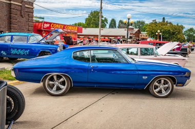 Des Moines, IA - 01 Temmuz 2022: 1970 Chevrolet Chevelle SS Hardtop Coupe 'nin yüksek perspektifli yan görüntüsü.