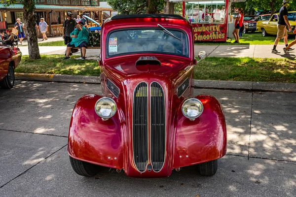 Des Moines July 2022 High Perspective Front View 1948 Ford — 스톡 사진