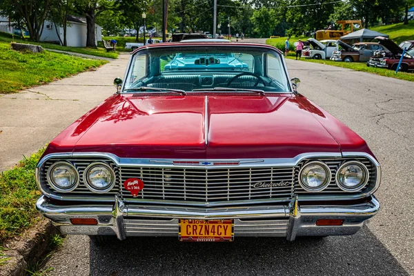 Des Moines Juli 2022 Hochperspektivische Frontansicht Eines Chevrolet Impala Hardtop — Stockfoto