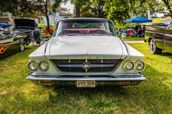 Des Moines July 2022 Πρόσοψη Υψηλής Προοπτικής Του 1963 Chrysler — Φωτογραφία Αρχείου