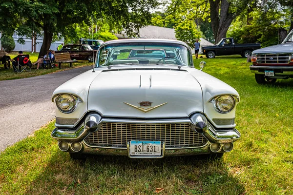 Des Moines July 2022 Високоперспективний Вид 1957 Cadillac Coupe Ville — стокове фото