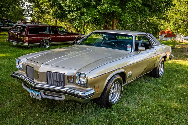Des Moines กรกฎาคม 2022 มมองส มมองด านหน าของ 1974 Oldsmobile — ภาพถ่ายสต็อก