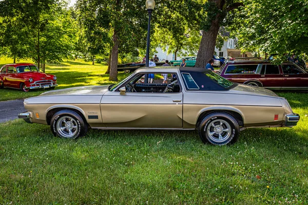 Des Moines 2022 Július Egy 1974 Oldsmobile Cutlass Supreme Coupe — Stock Fotó