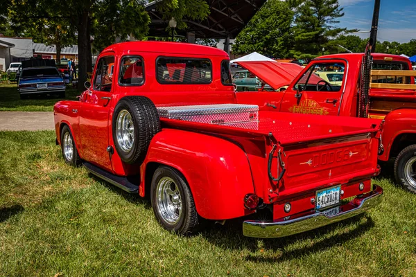 Des Moines July 2022 Високоперспективний Задній Кут Огляду Dodge Pickup — стокове фото
