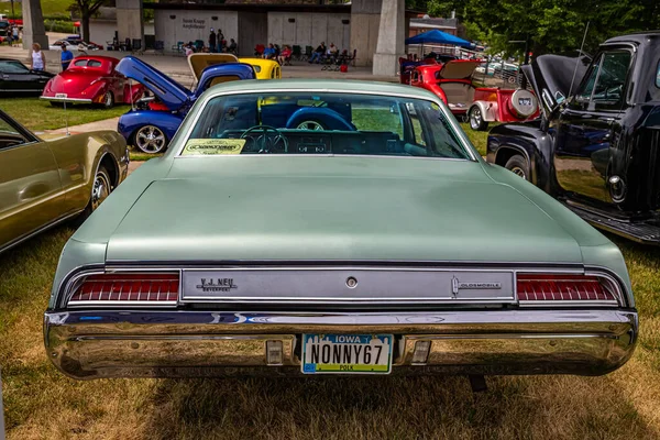 Des Moines July 2022 Висока Перспектива Заднього Огляду 1967 Oldsmobile — стокове фото