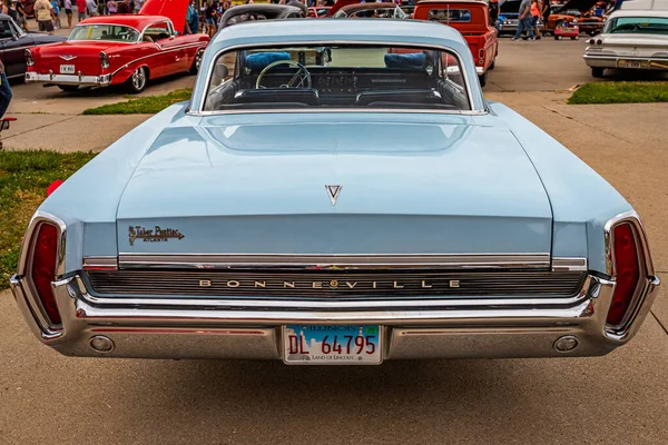 Des Moines July 2022 High Perspective Back View 1964 Pontiac — 스톡 사진