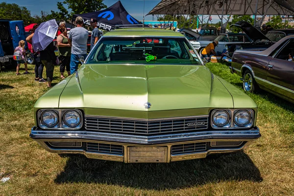 Des Moines July 2022 High Perspective Front View 1972 Buick — Stock Photo, Image