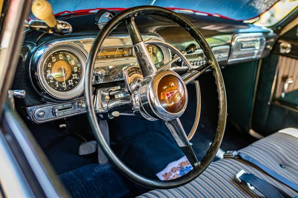 Des Moines Lipca 2022 Zbliżenie Widok Wnętrza Samochodu 1951 Roku — Zdjęcie stockowe