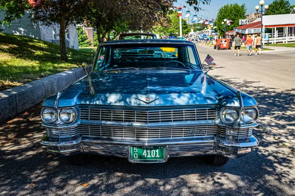 Des Moines Juillet 2022 Vue Face Haute Perspective Une Cadillac — Photo