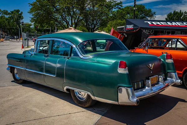 Des Moines July 2022 Високоперспективний Задній Кут Огляду 1955 Cadillac — стокове фото
