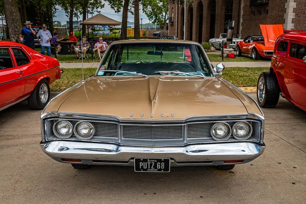 Des Moines July 2022 High Perspective Front View 1968 Dodge — 스톡 사진
