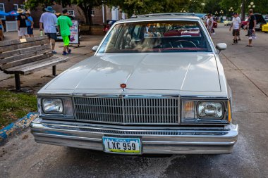 Des Moines, IA - 3 Temmuz 2022: 1979 Chevrolet Malibu İstasyon Vagonu 'nun yüksek perspektifli manzarası.