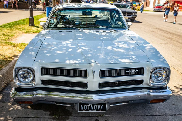 Des Moines July 2022 High Perspective Front View 1973 Pontiac — 스톡 사진
