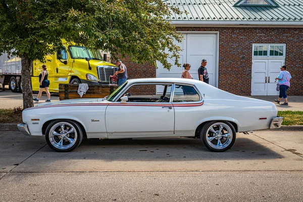 Des Moines July 2022 High Perspective Side View 1973 Pontiac — 스톡 사진