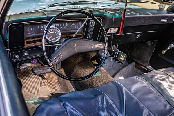 Des Moines Juli 2022 Hochperspektivische Detailansicht Eines Pontiac Ventura Hardtop — Stockfoto