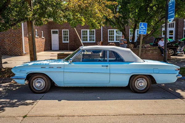 Des Moines Július 2022 Magas Perspektívájú Oldalnézet Egy 1962 Buick — Stock Fotó