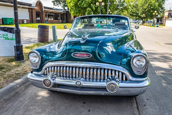 Des Moines July 2022 High Perspective Front View 1953 Buick — 스톡 사진