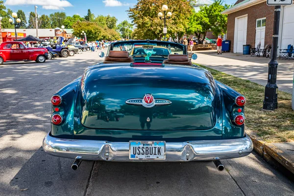 Des Moines July 2022 High Perspective Back View 1953 Buick — 스톡 사진
