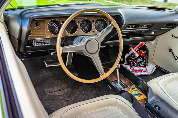 モインズ 2022年7月3日 地元の車のショーで1970プリマス ハードトップクーペの高視点の詳細インテリアビュー — ストック写真