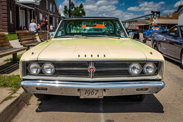 Des Moines July 2022 High Perspective Front View 1967 Dodge — 스톡 사진