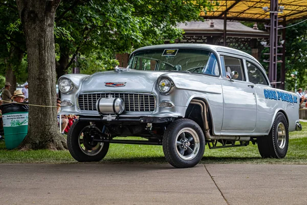 Des Moines Juli 2022 Låg Perspektiv Främre Hörnet 1955 Chevrolet — Stockfoto