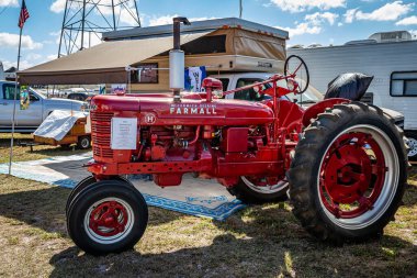 Fort Meade, FL - February 24, 2022: High perspective side view of a 1941 International Harvester Farmall H Row Crop Trctor at a local tractor show.