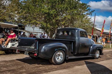 Fort Meade, FL - 26 Şubat 2022: 1952 Chevrolet Advance Design 3100 Pickup kamyoneti yerel bir araba fuarında..