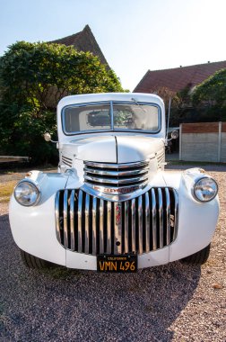 Klasik Otomobil bir yolda