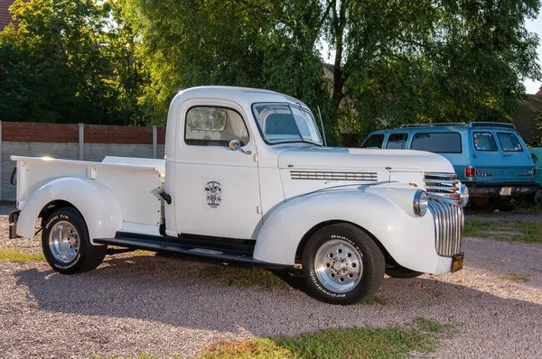 Old White Vintage Car — Stock Photo, Image