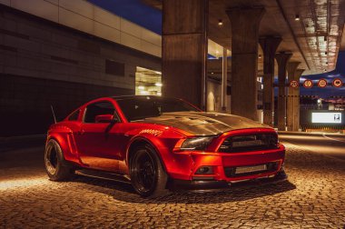 Moskova, Rusya - Ekim 18, 202: Mustang Ford Mustang, Moskova şehrinde kırmızı Mustang Mustang.