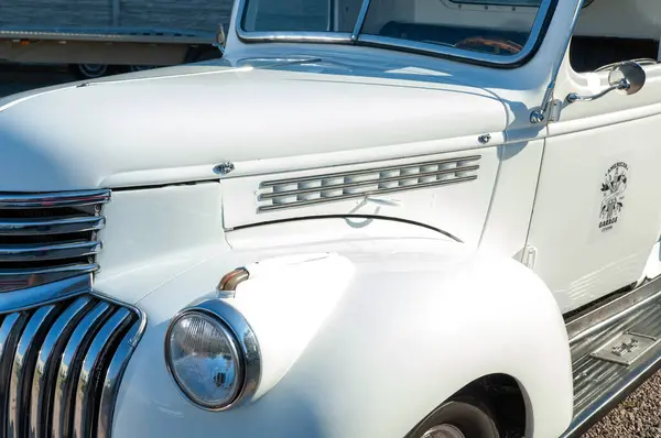 Белый Ретро Автомобиль Крупным Планом — стоковое фото