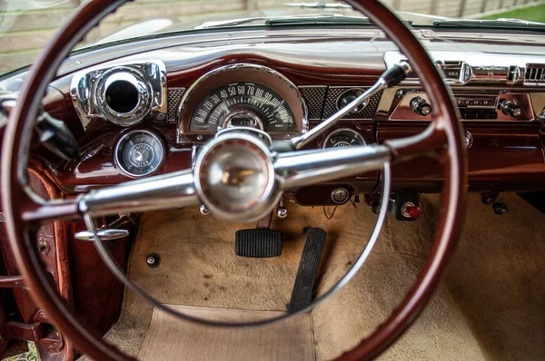 ヴィンテージカーインテリア 古い車の詳細 — ストック写真