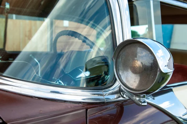 ヴィンテージカーヘッドライト 車のヘッドライト — ストック写真