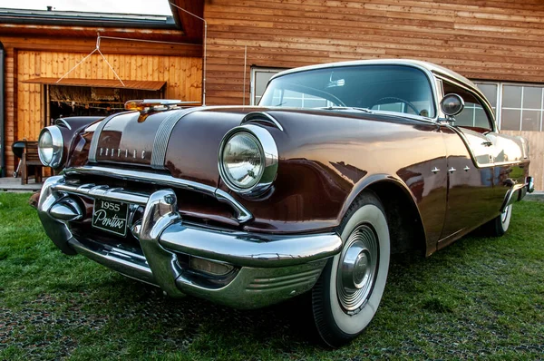 Παλιό Εκλεκτής Ποιότητας Αμερικανικό Chevrolet Αυτοκίνητο — Φωτογραφία Αρχείου