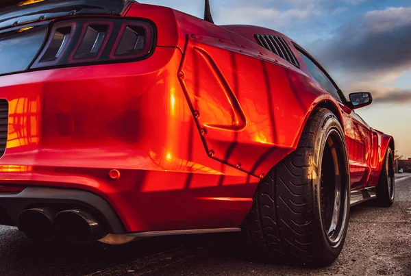 Красный Автомобиль Дороге — стоковое фото