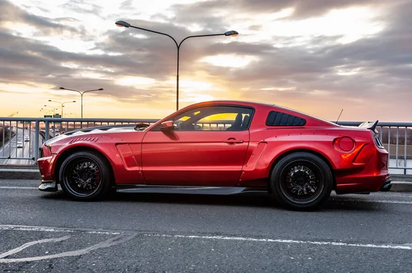 Voiture Sport Rouge Sur Route — Photo