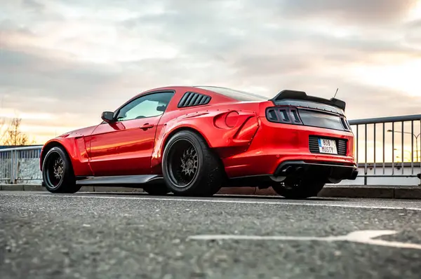 Roter Luxus Mustang — Stockfoto