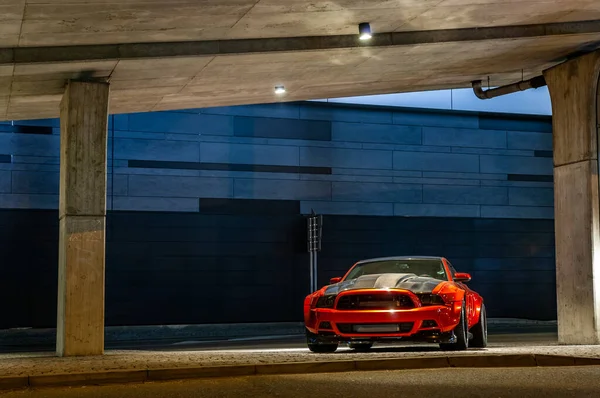 Червоний Розкішний Автомобіль Припаркований Вночі — стокове фото