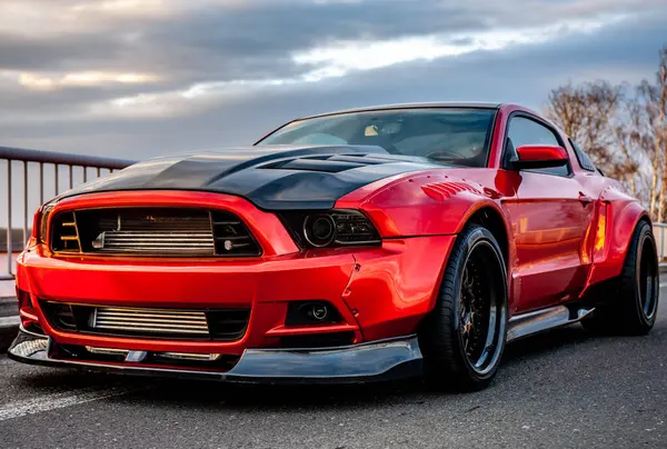 Röd Mustang Bil Vägen — Stockfoto