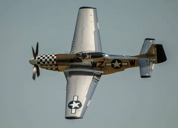 Eine Tiefansicht Auf Ein Flugzeug Der Amerikanischen Luftwaffe — Stockfoto