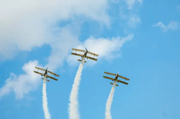Vojenská Letadla Plující Modrém Nebi — Stock fotografie