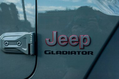 kiev, ukraine - Mart 19, 2018: ford Mustang - Mitsubishi logosu